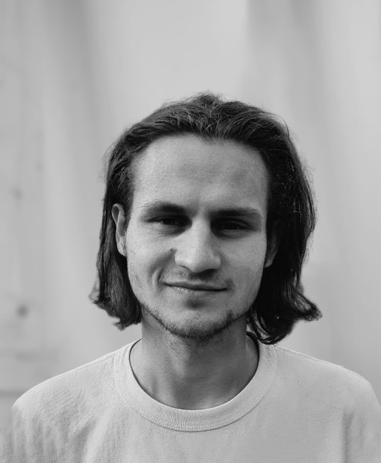 Графический дизайнер Глеб Лялин